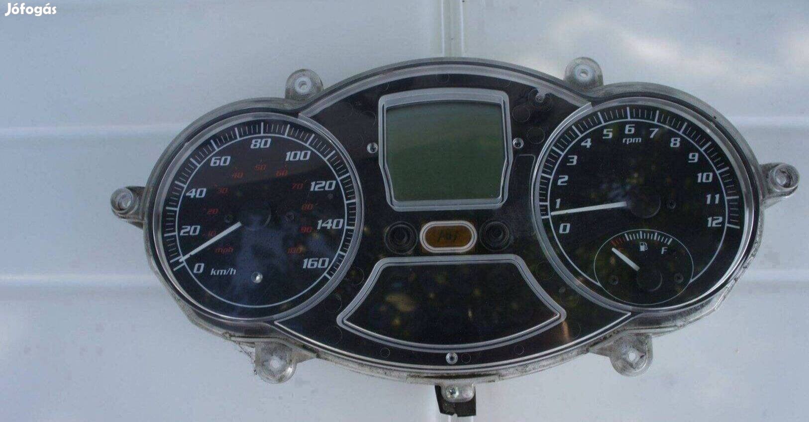 Piaggio MP3 250 műszerfal