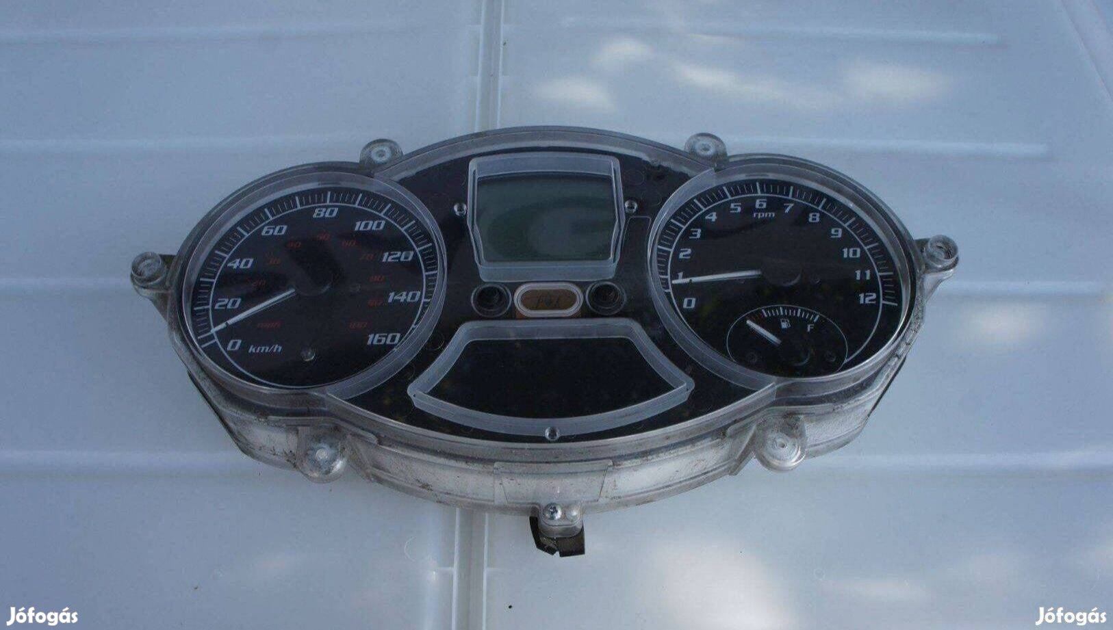 Piaggio MP3 250 műszerfal