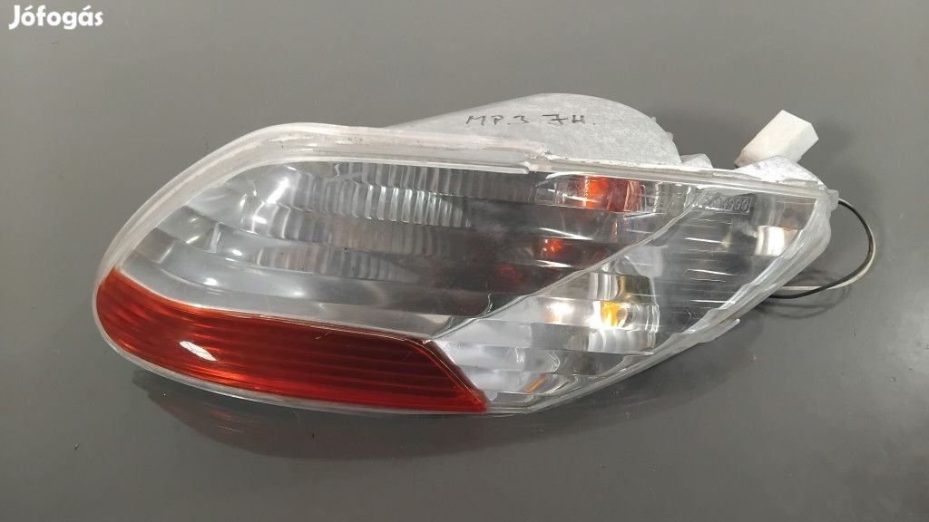 Piaggio MP3 - Jobb hátsó lámpa