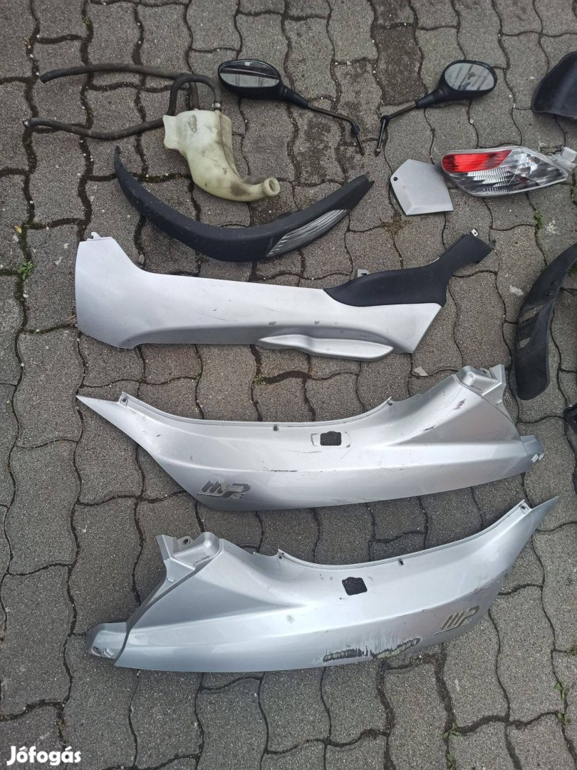 Piaggio MP3 alkatrészek egyben vagy darabonként is eladó