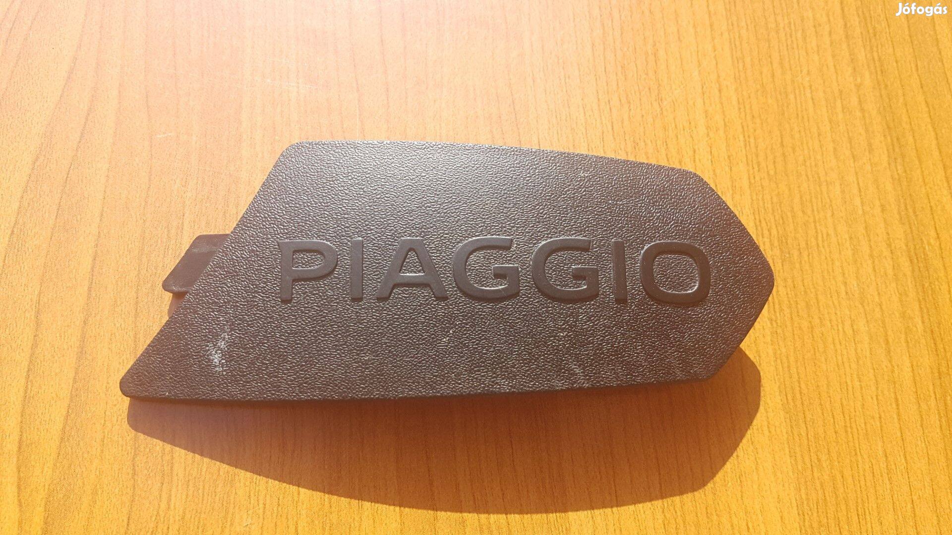 Piaggio Medley 125 Műanyag betét 09210