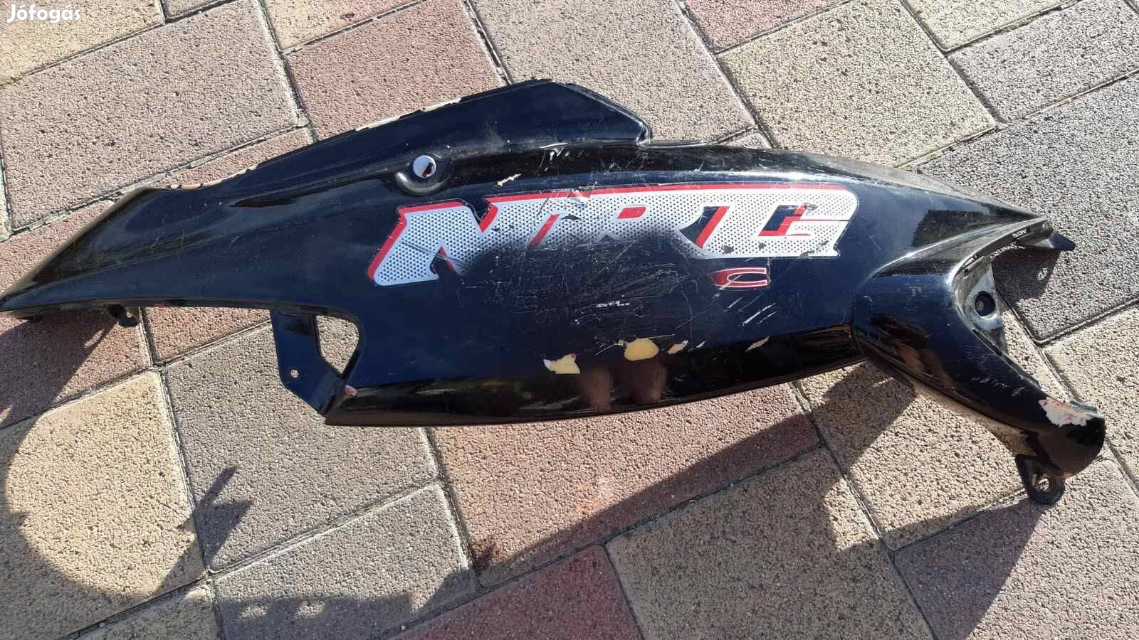 Piaggio Nrg MC 2 3 jobb ülés alatti idom