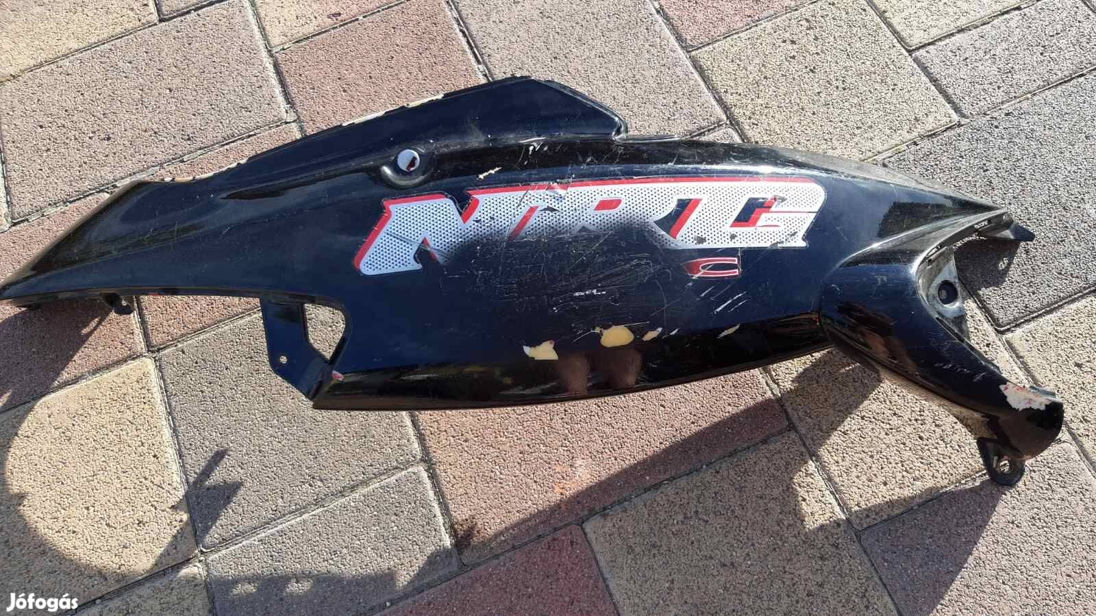 Piaggio Nrg MC 2 3 jobb ülés alatti idom