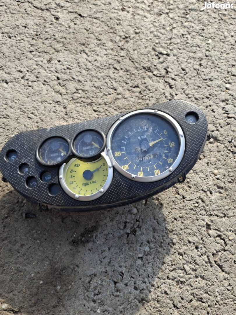 Piaggio Nrg műszerfal  , km óra 