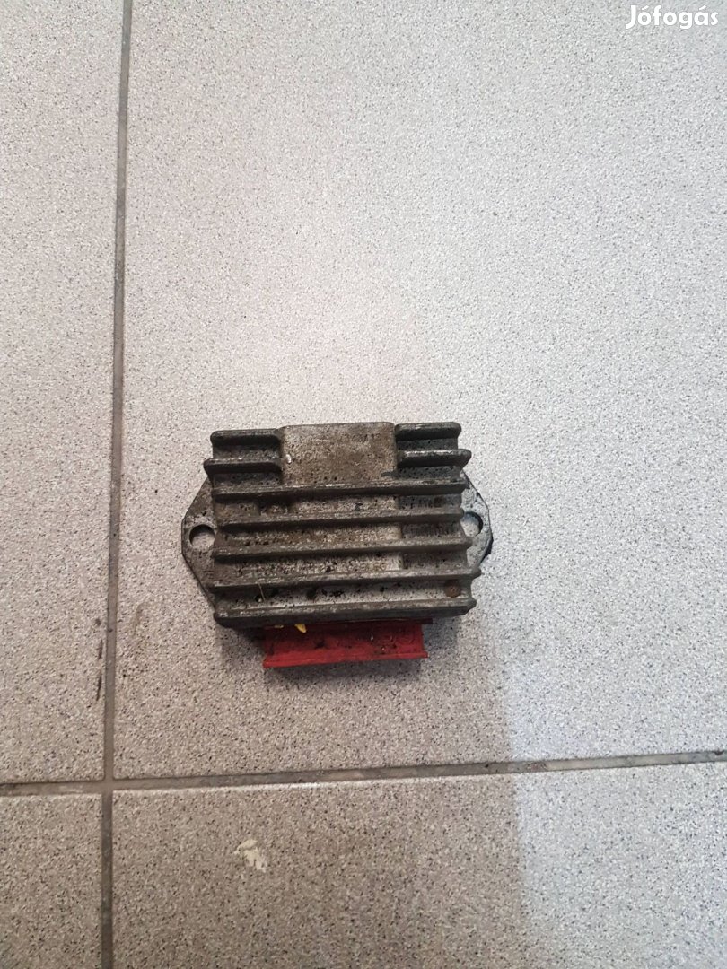 Piaggio Sfera, Zip, Typhoon stb feszültség szabályozó