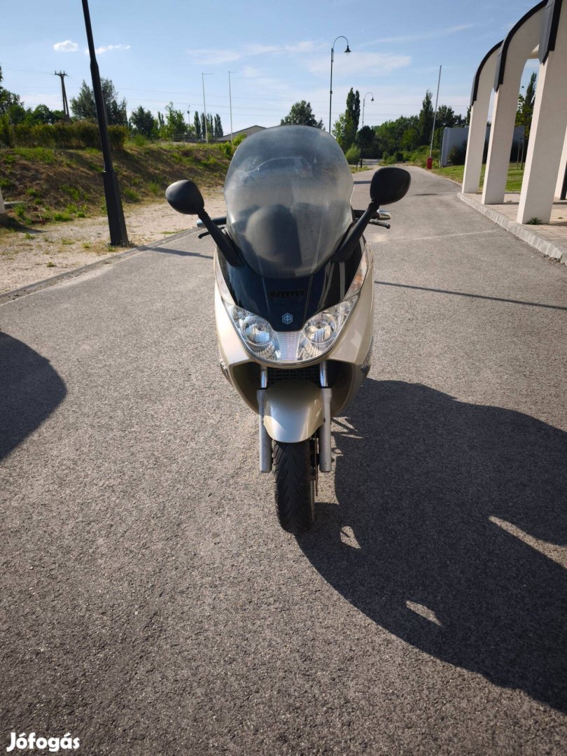 Piaggio X8 200 cch