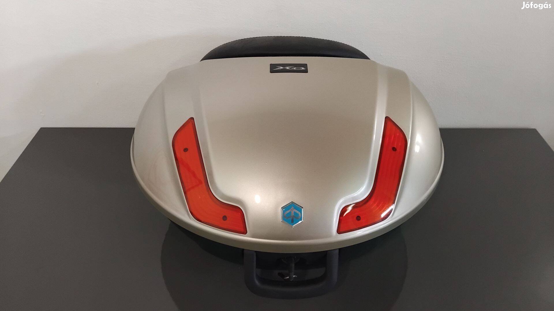 Piaggio X8 Gyári doboz, háttámlával