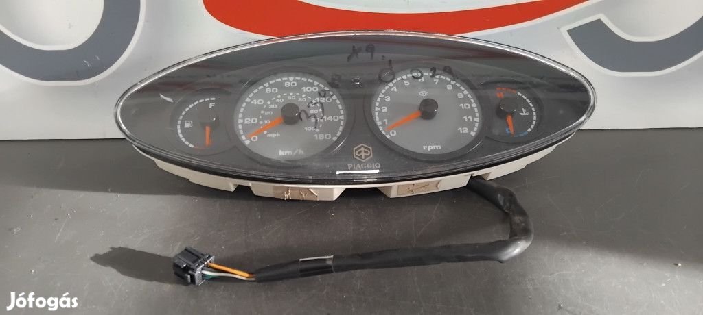 Piaggio X9 Kilóméteróra
