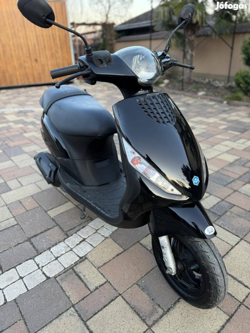 Piaggio ZIP 2T.