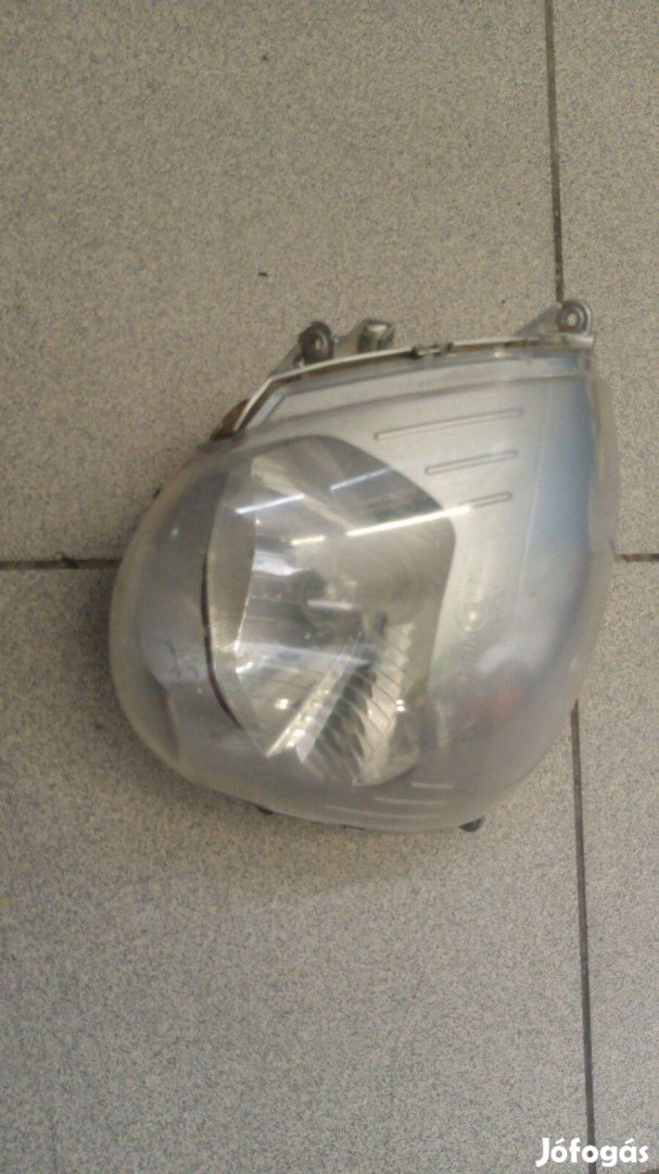 Piaggio ZIP 2 2t első lámpa (magasság állító sérült)