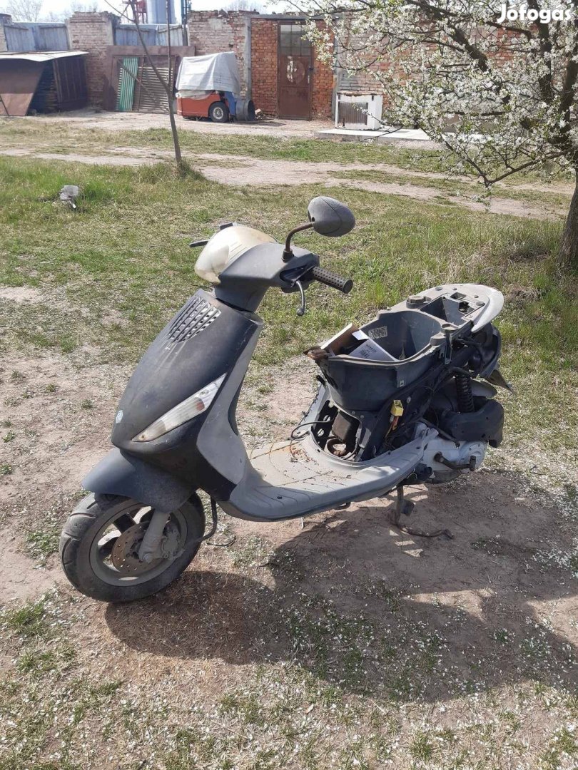 Piaggio Zip 2 bontott alkatrészek 