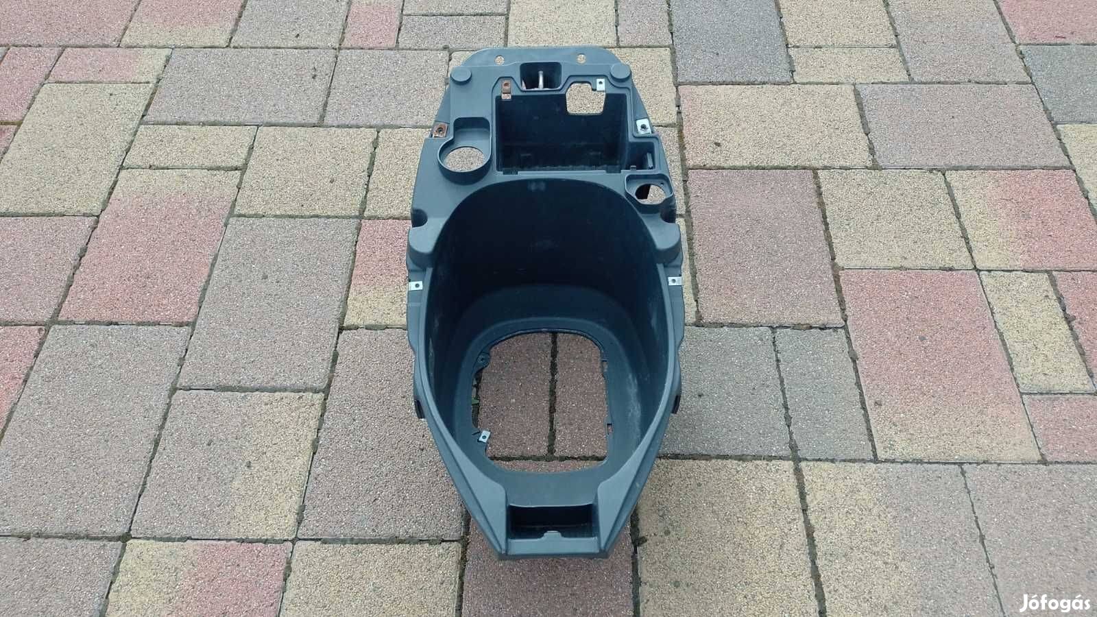 Piaggio Zip 2 sisak tartó
