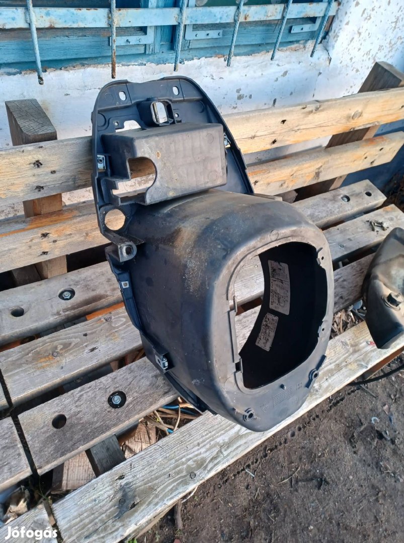 Piaggio Zip 2 sisak tartó