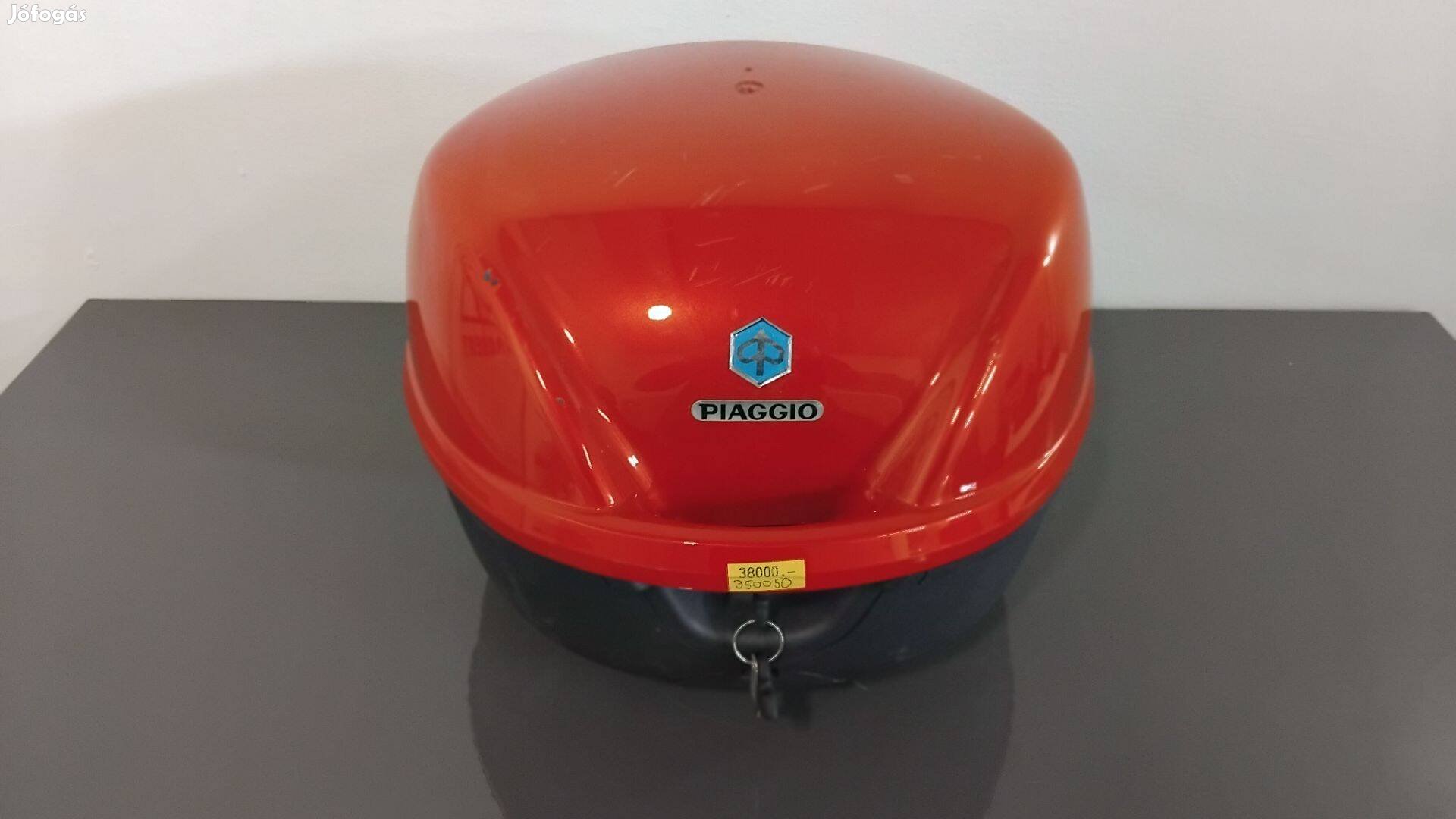 Piaggio gyári doboz, háttámlával, platnival
