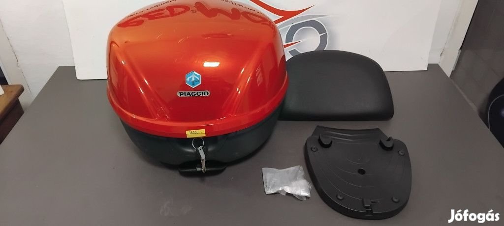 Piaggio gyári doboz, háttámlával, platnival