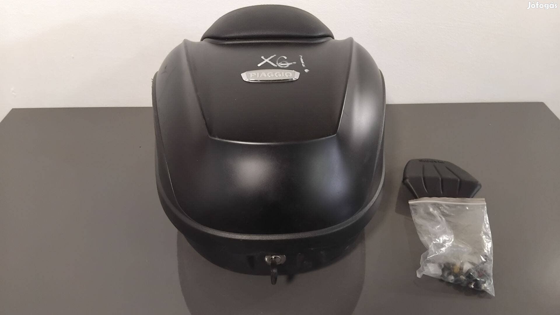 Piaggio gyári doboz, háttámlával, platnival