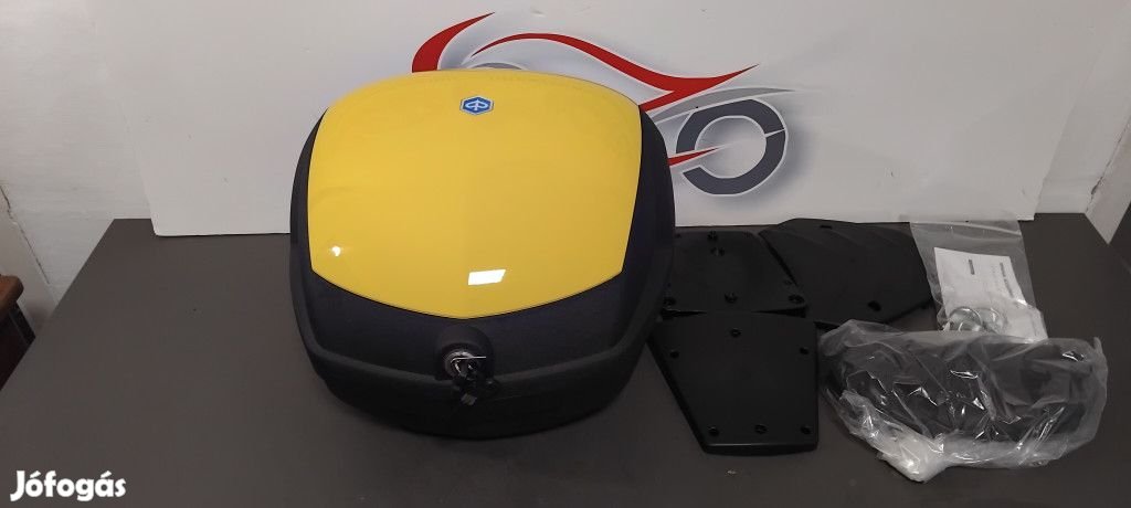 Piaggio gyári doboz, háttámlával, platnival