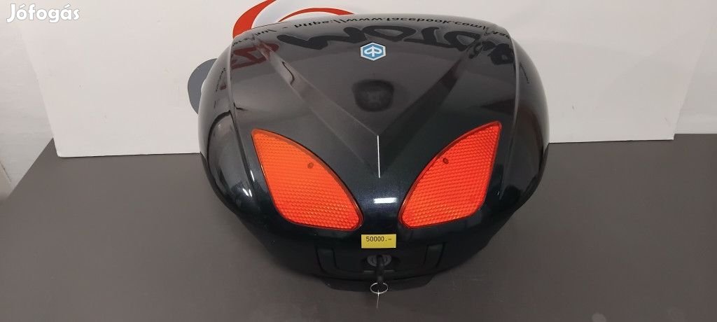 Piaggio gyári doboz, platnival, 2 kulccsal
