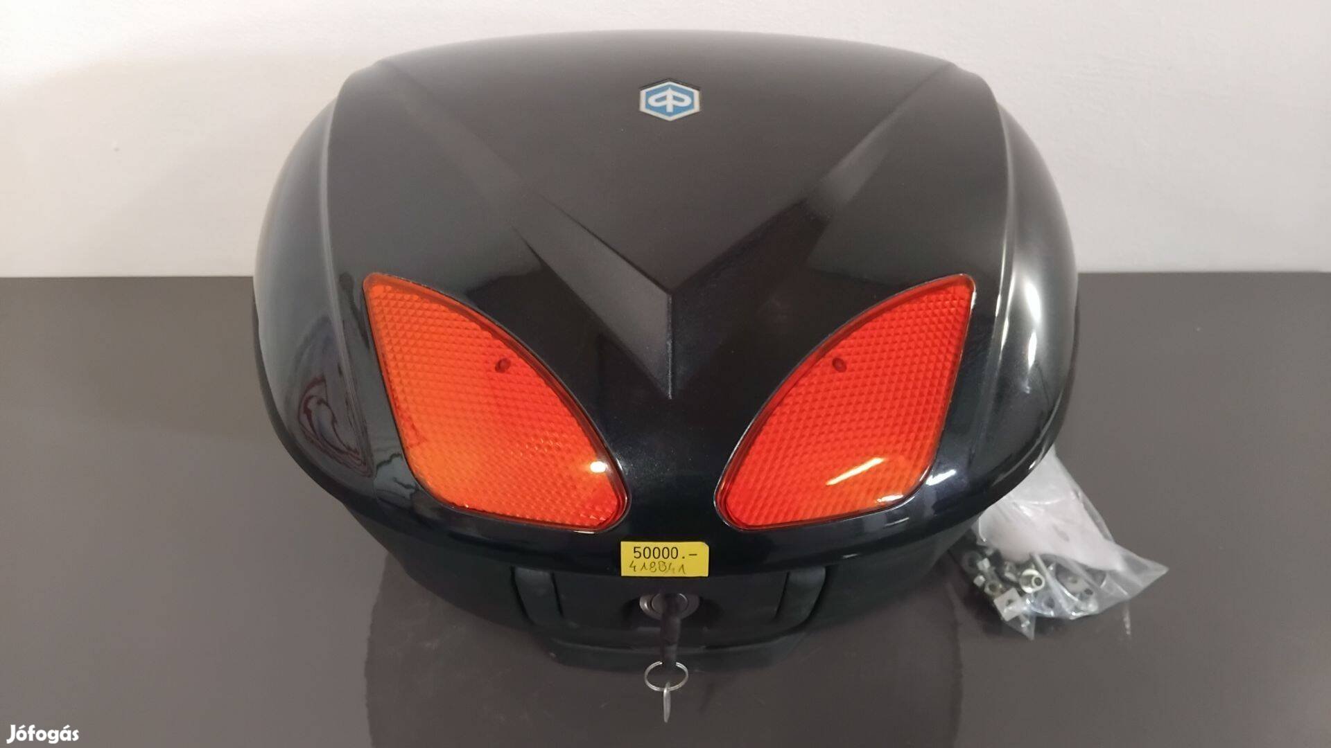 Piaggio gyári doboz, platnival, 2 kulccsal