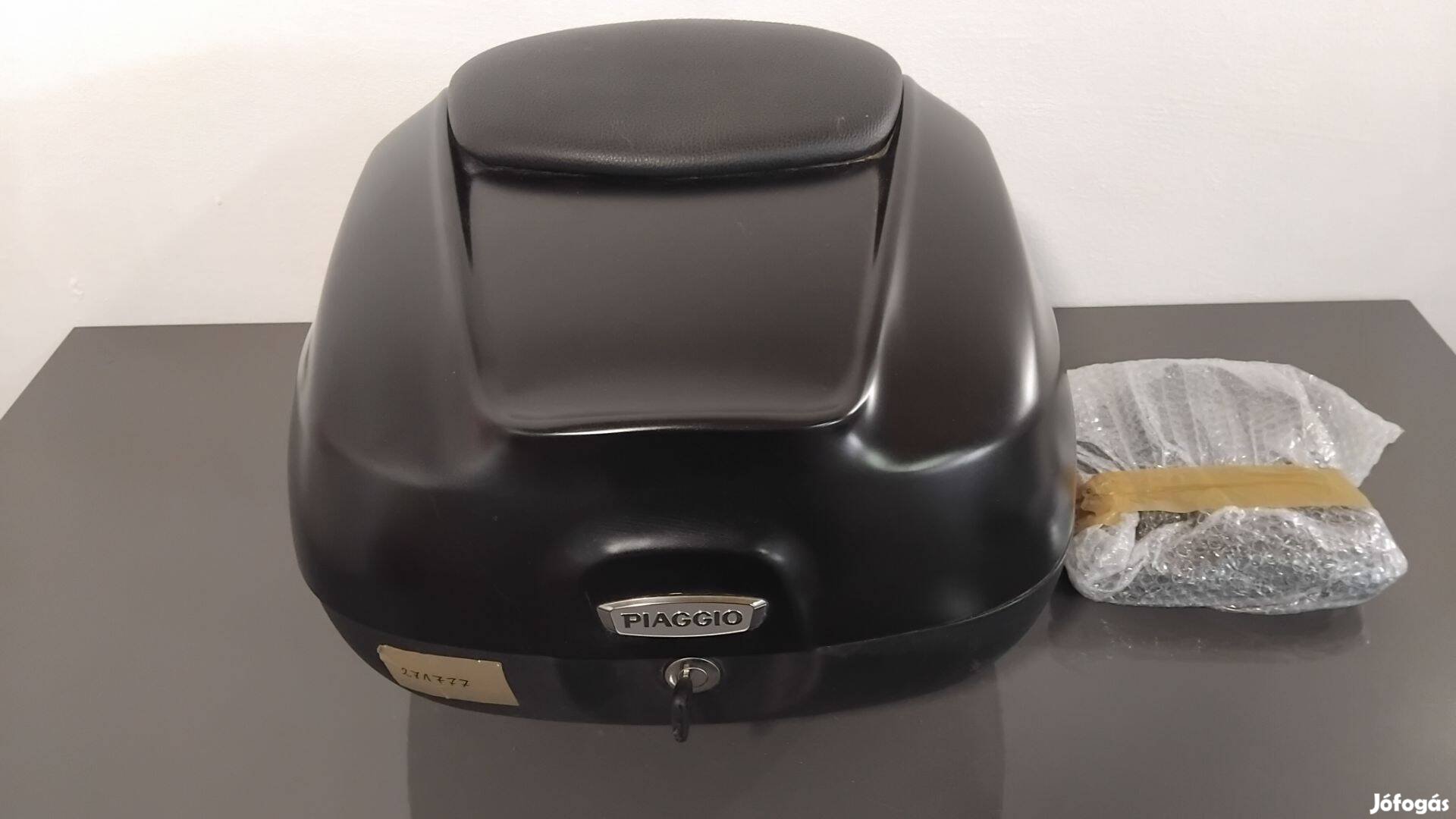 Piaggio gyári doboz, platnival, háttámlával