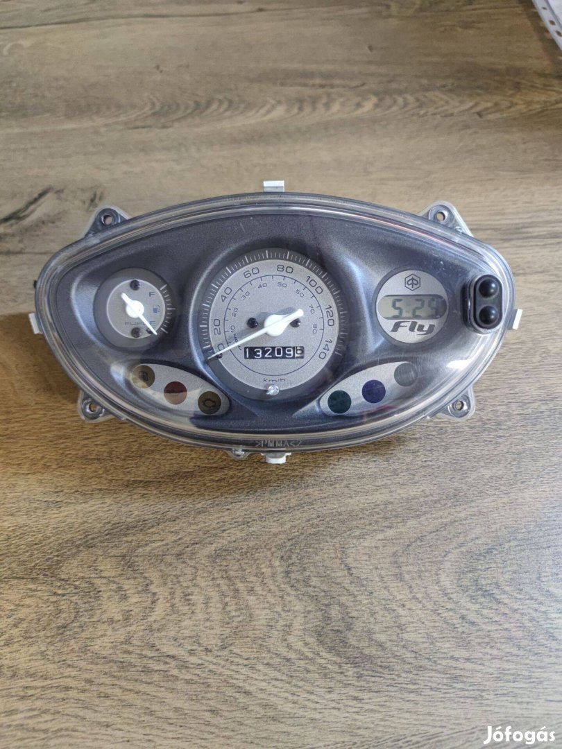 Piaggio new fly 125 bontott műszerfal