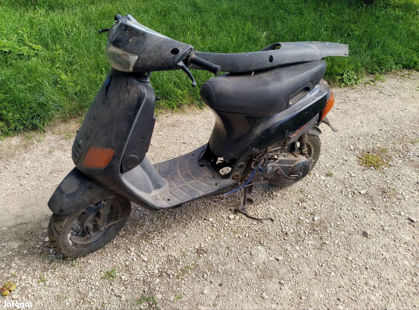 Piaggio zip alkatrészek bontás alkatrész 