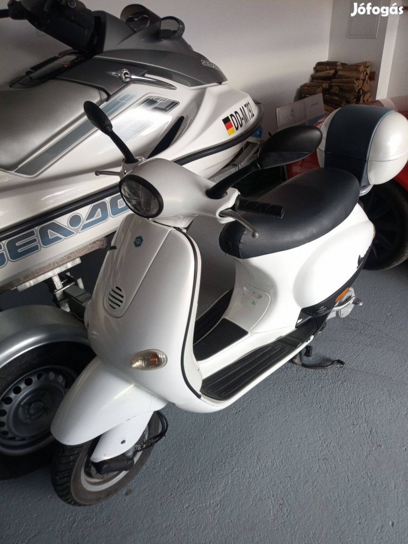 Piaggo Vespa 50 cc 4 Ütem