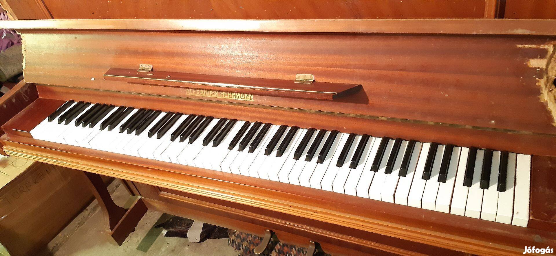 Pianino, Alexander Herrmann, páncéltőkés, felújítandó zongora