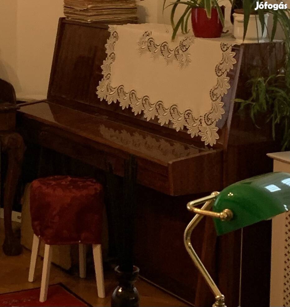 Pianinó barna felhangolva