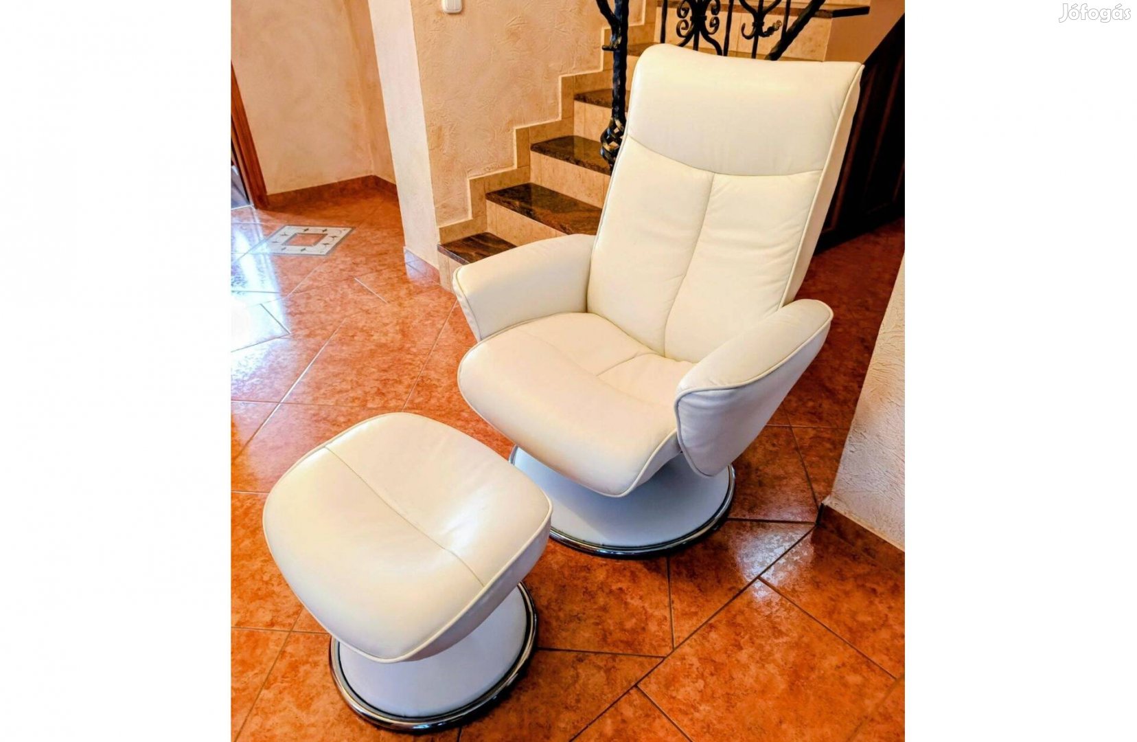 Pihenő szoptatós fotel lábtartóval