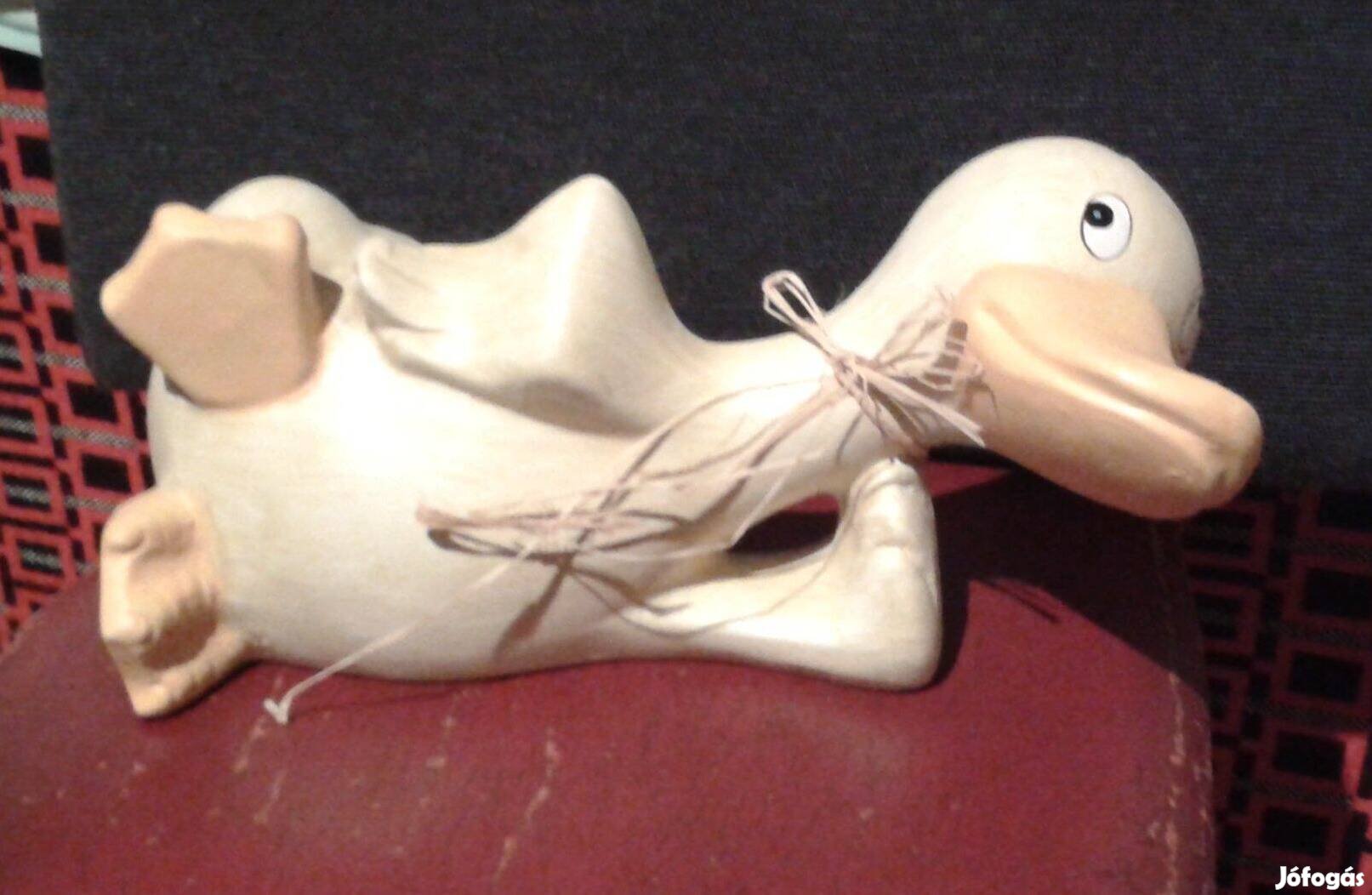 Pihenő kacsa, dekorativ asztali dísztárgy