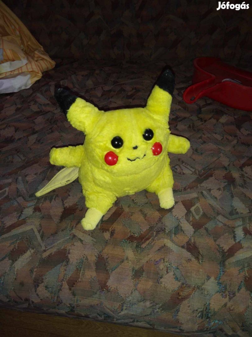 Pikachu plüss