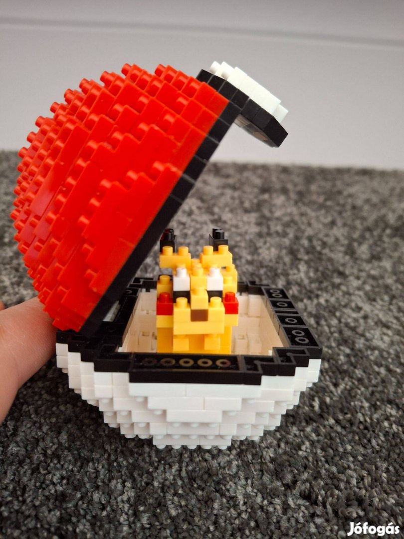 Pikachus lego (nem eredeti)