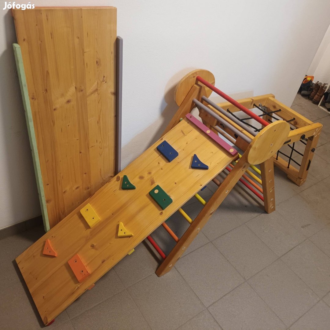 Pikler háromszög, mászóka,