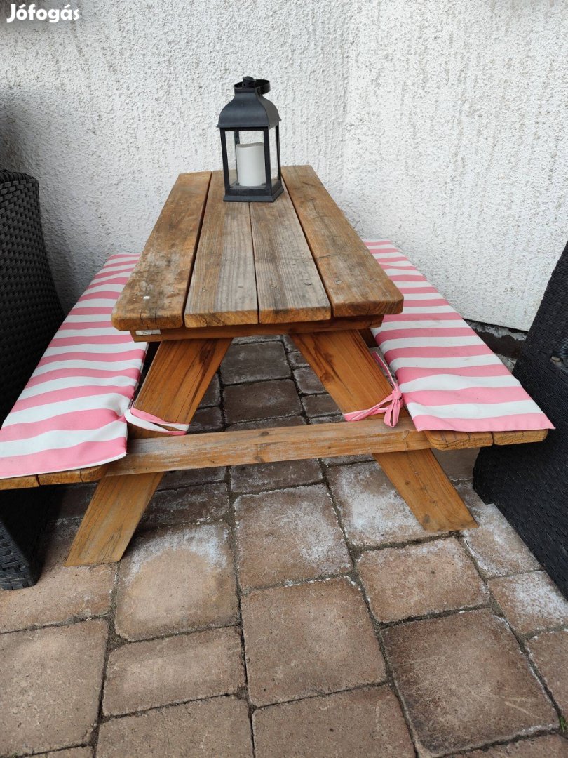 Piknikasztal gyerekeknek