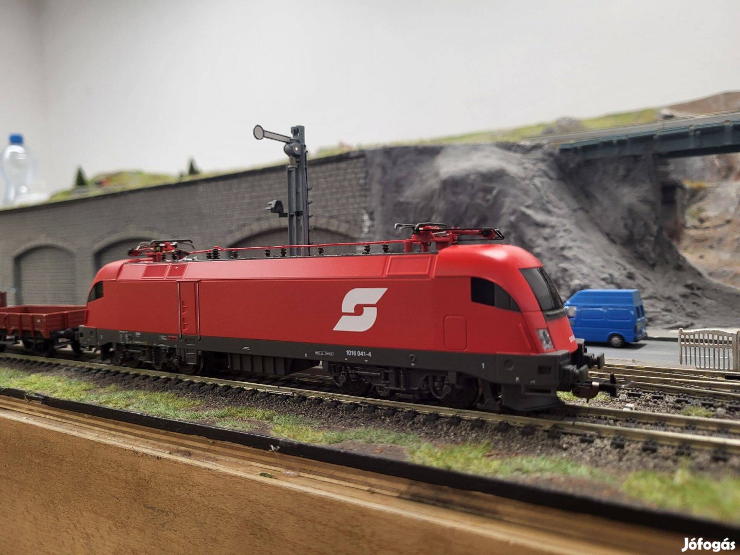 Piko H0-s ( 1: 87 !! ) analóg Taurus villanymozdony, ÖBB-s