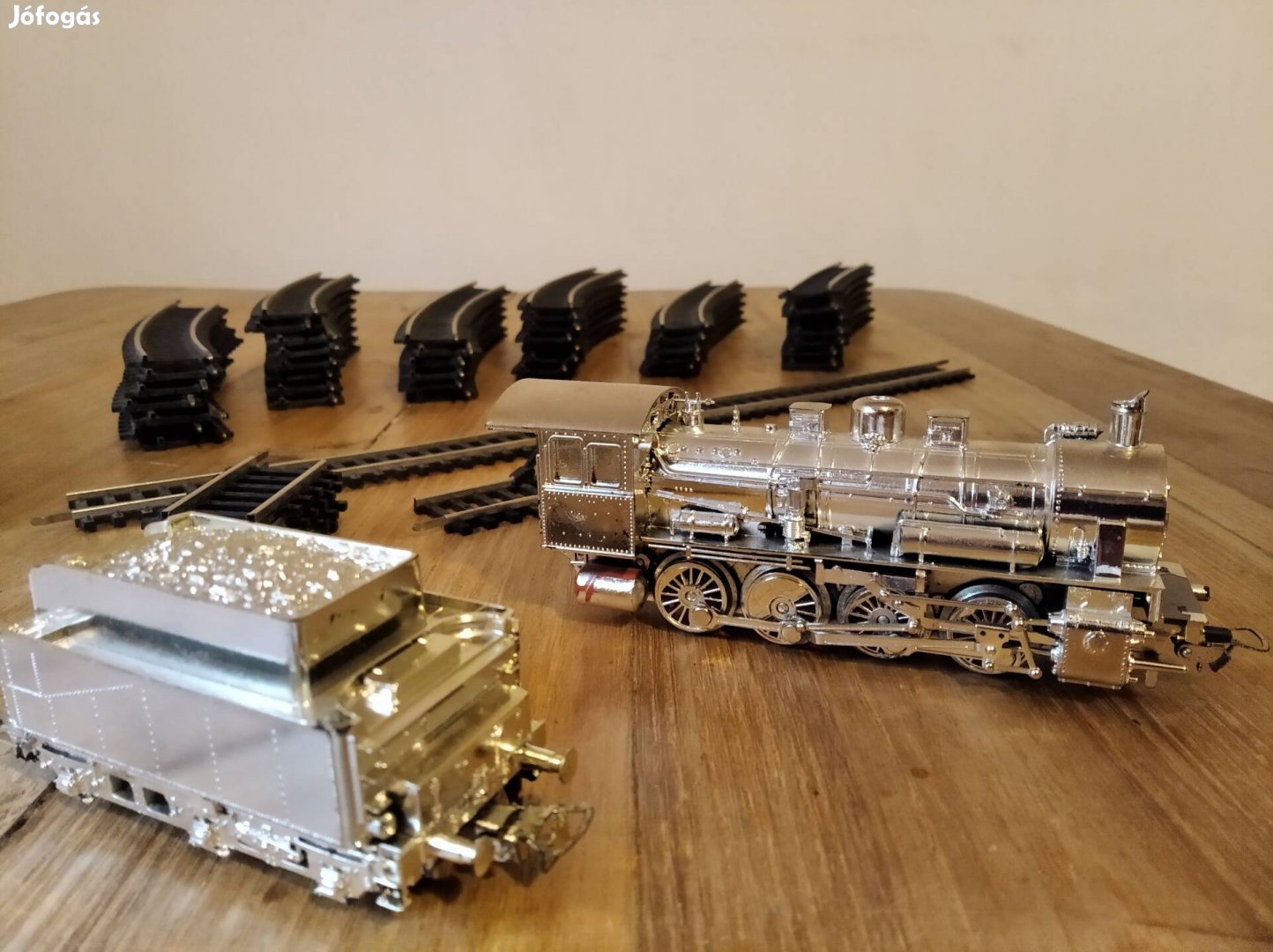 Piko mozdony sínekkel