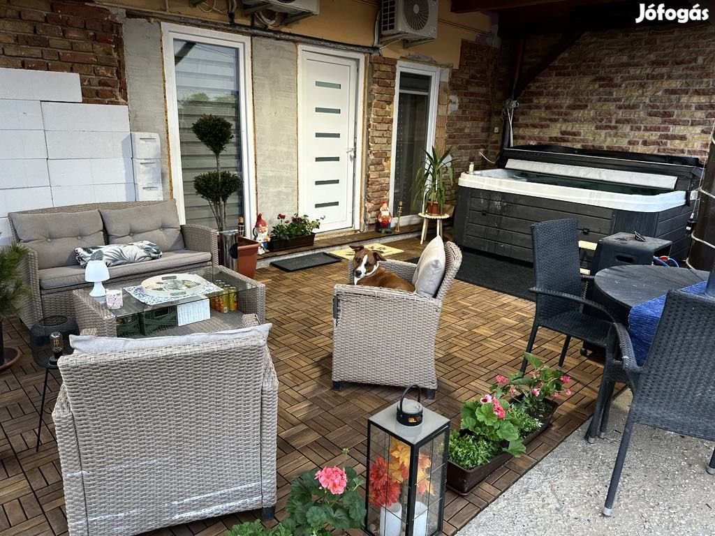 Pilis, Központ közeli út, 112 m2-es, 2 generációs, családi