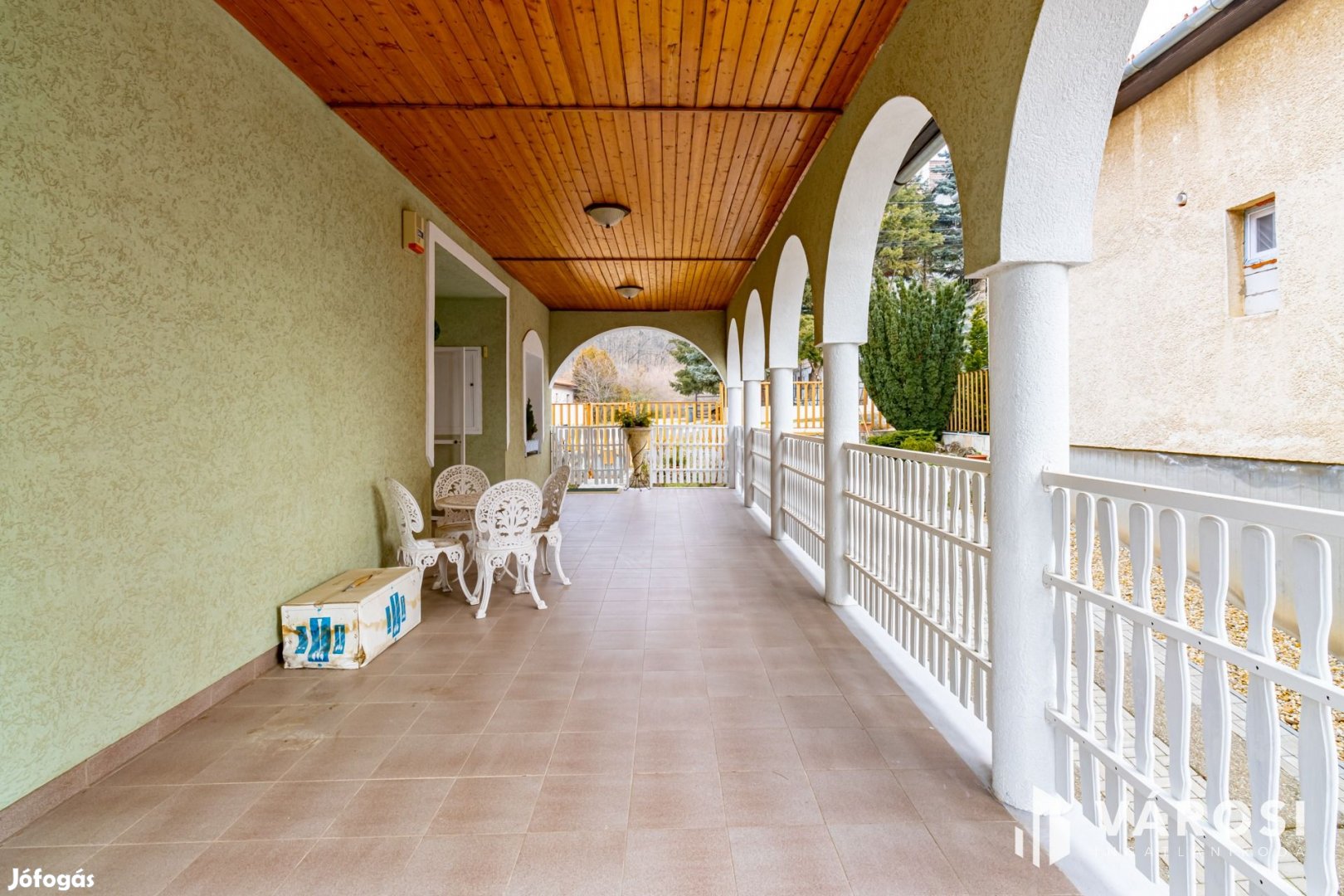 Pilisborosjenő és Budapest határán, panorámás családi ház