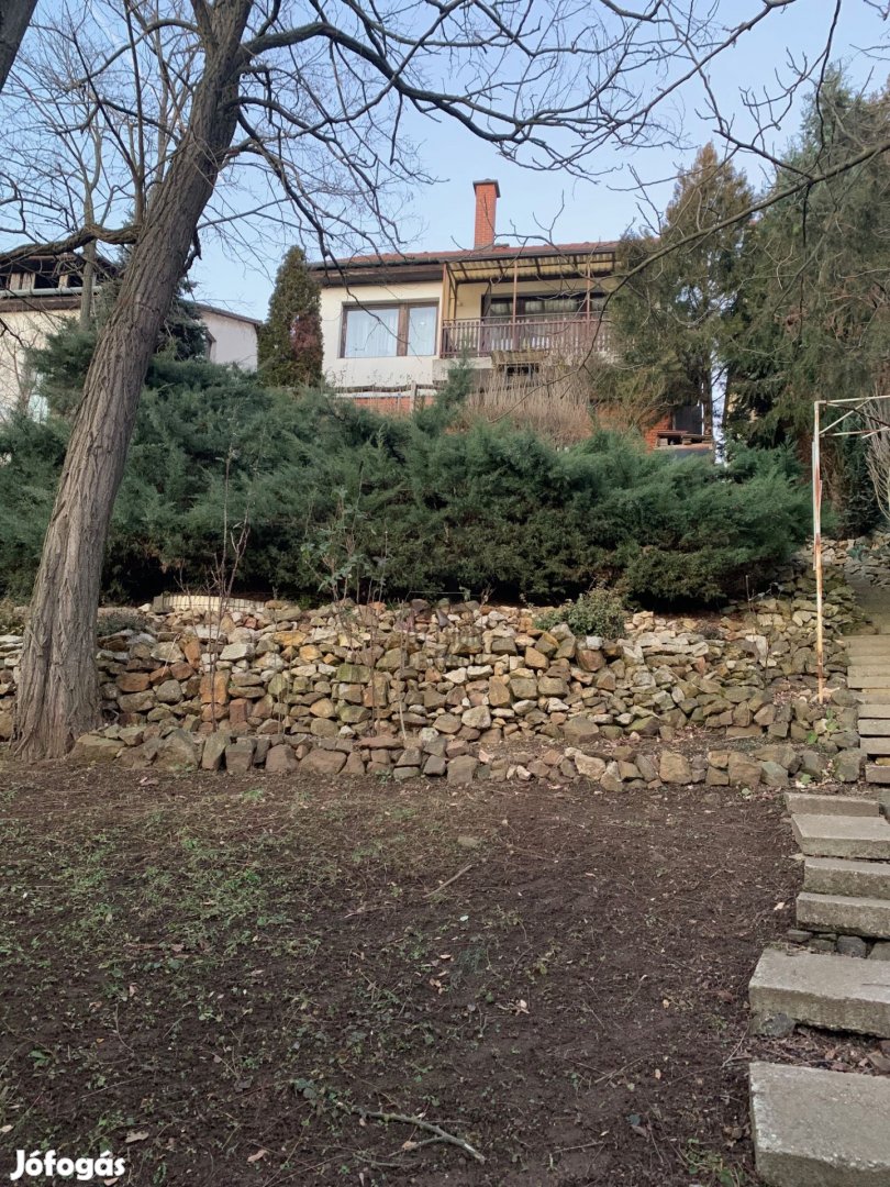 Pilisborosjenői eladó tégla családi ház