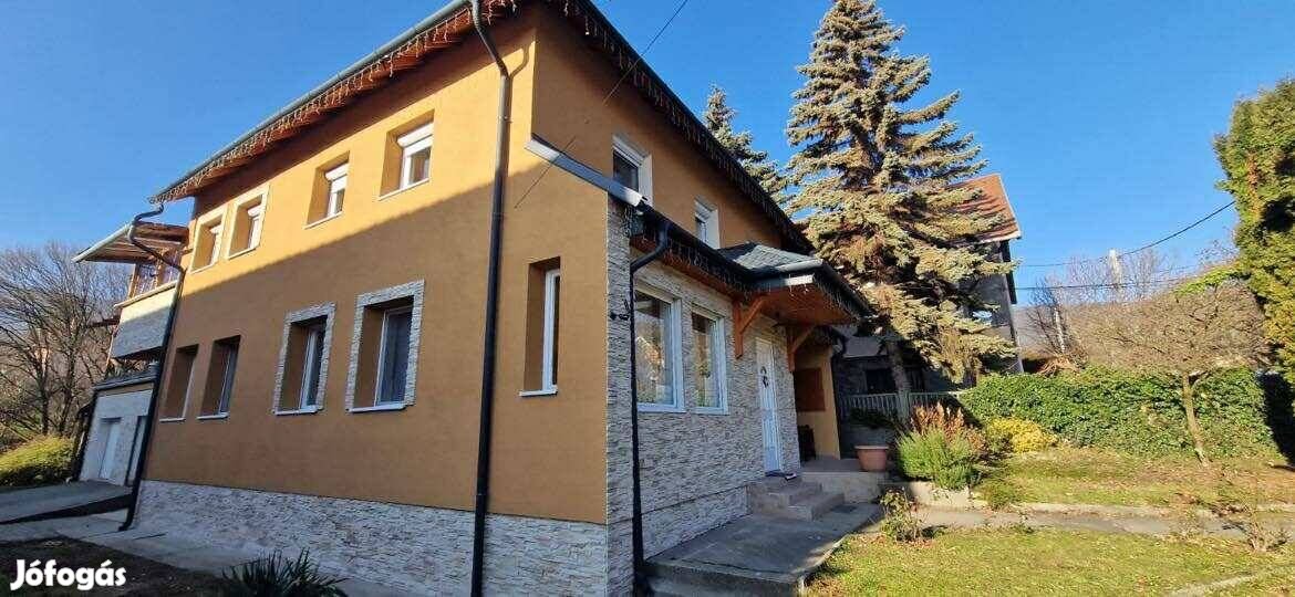 Pilisszentkereszt Eladó egy patakparti ház akár 3 külön