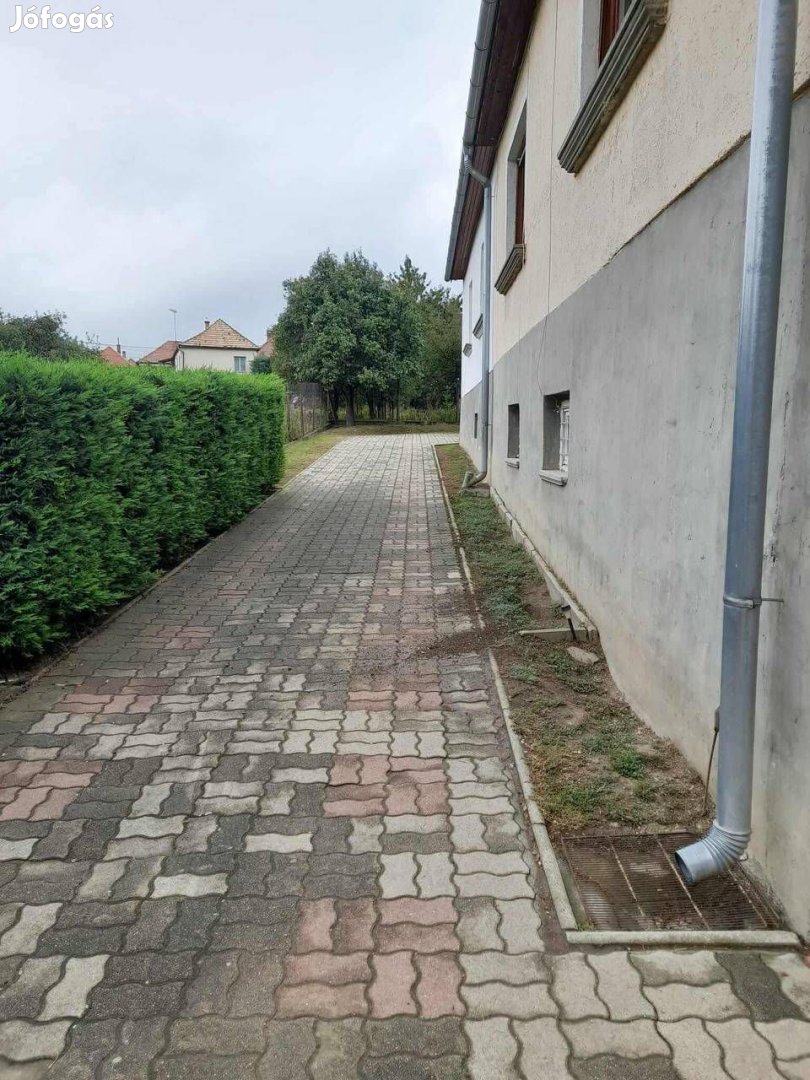 Pilisszentkereszten mesébe illő, vadregényes környezetben