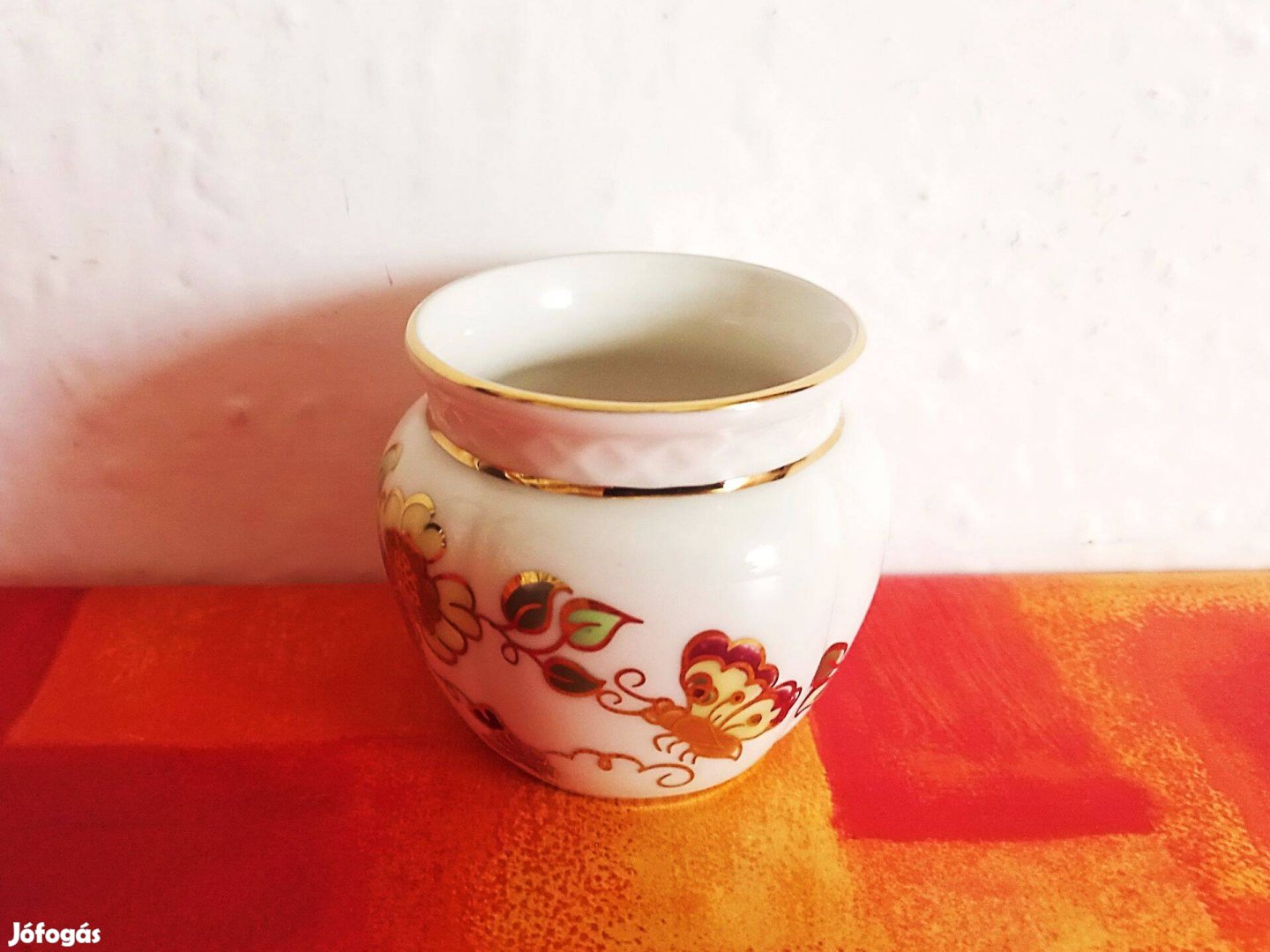 Pillangó, lepke mintás Zsolnay porcelán kis váza, mini kaspó