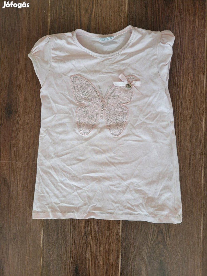 Pillangó mintás, rövid ujjú kislány póló 128-as méretben eladó!