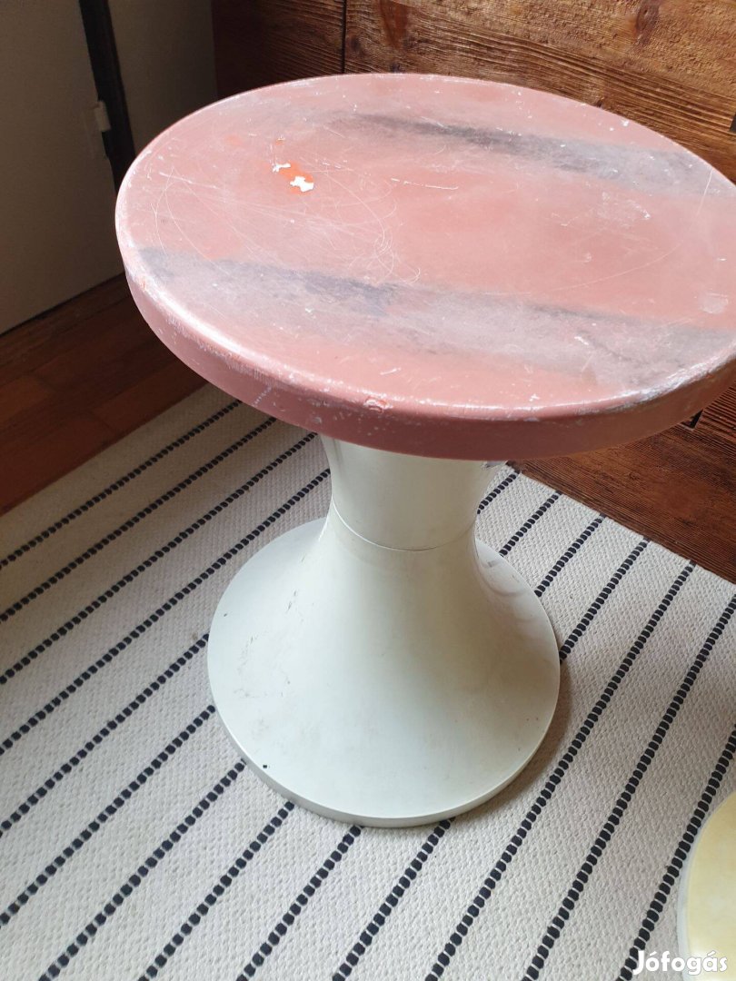 Pilleszék retro műanyag ülőke