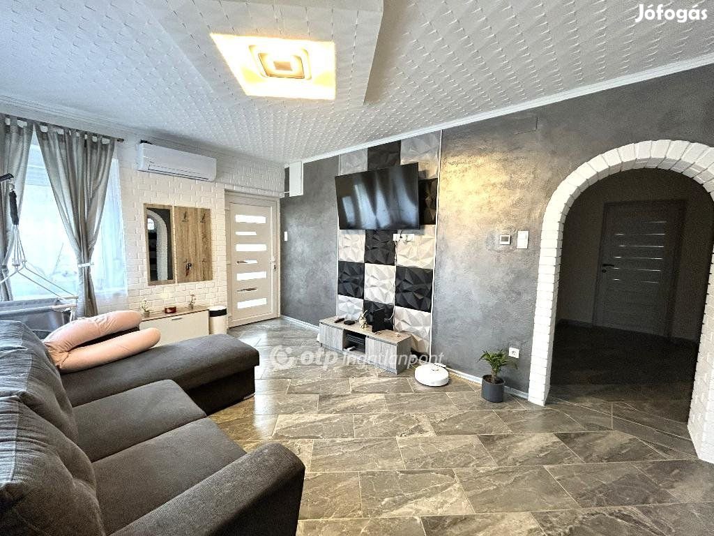 Pincehelyi eladó 110 nm-es ház