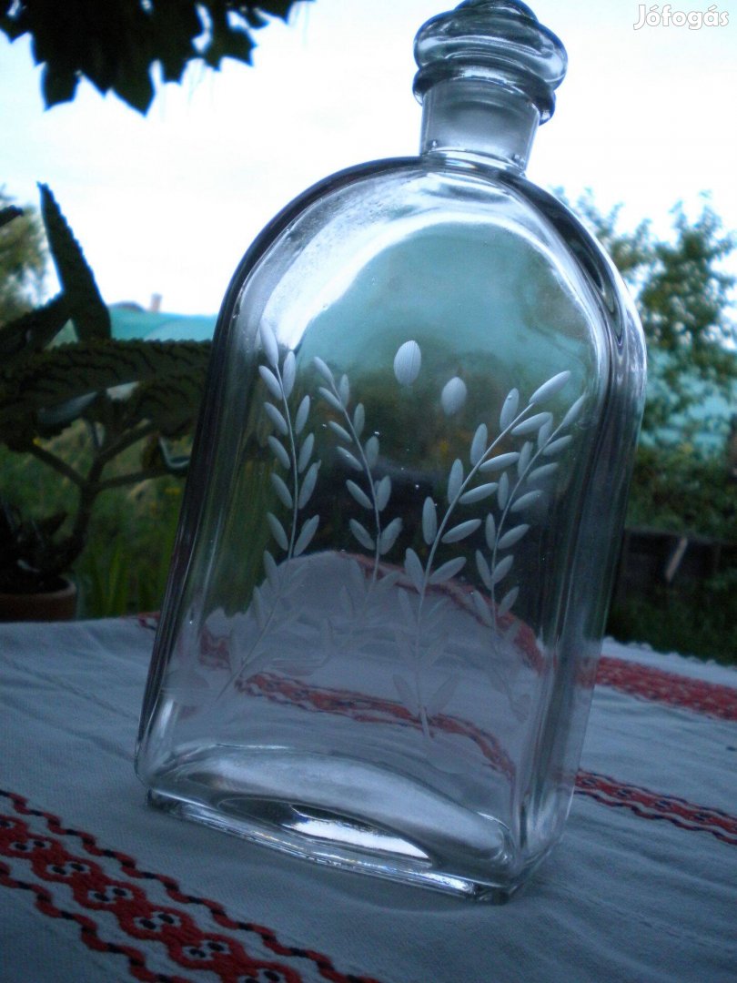 Pincetok literes üveg dugóval csiszolt levél mintás