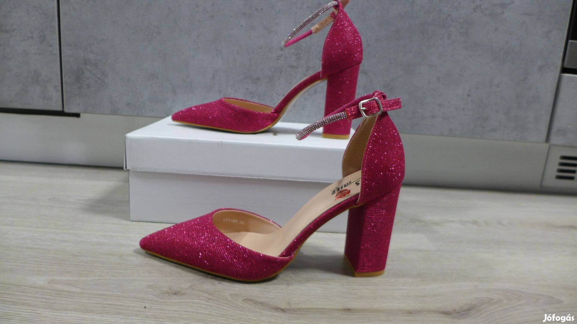 Pink magassarkú csillámos cipő 38