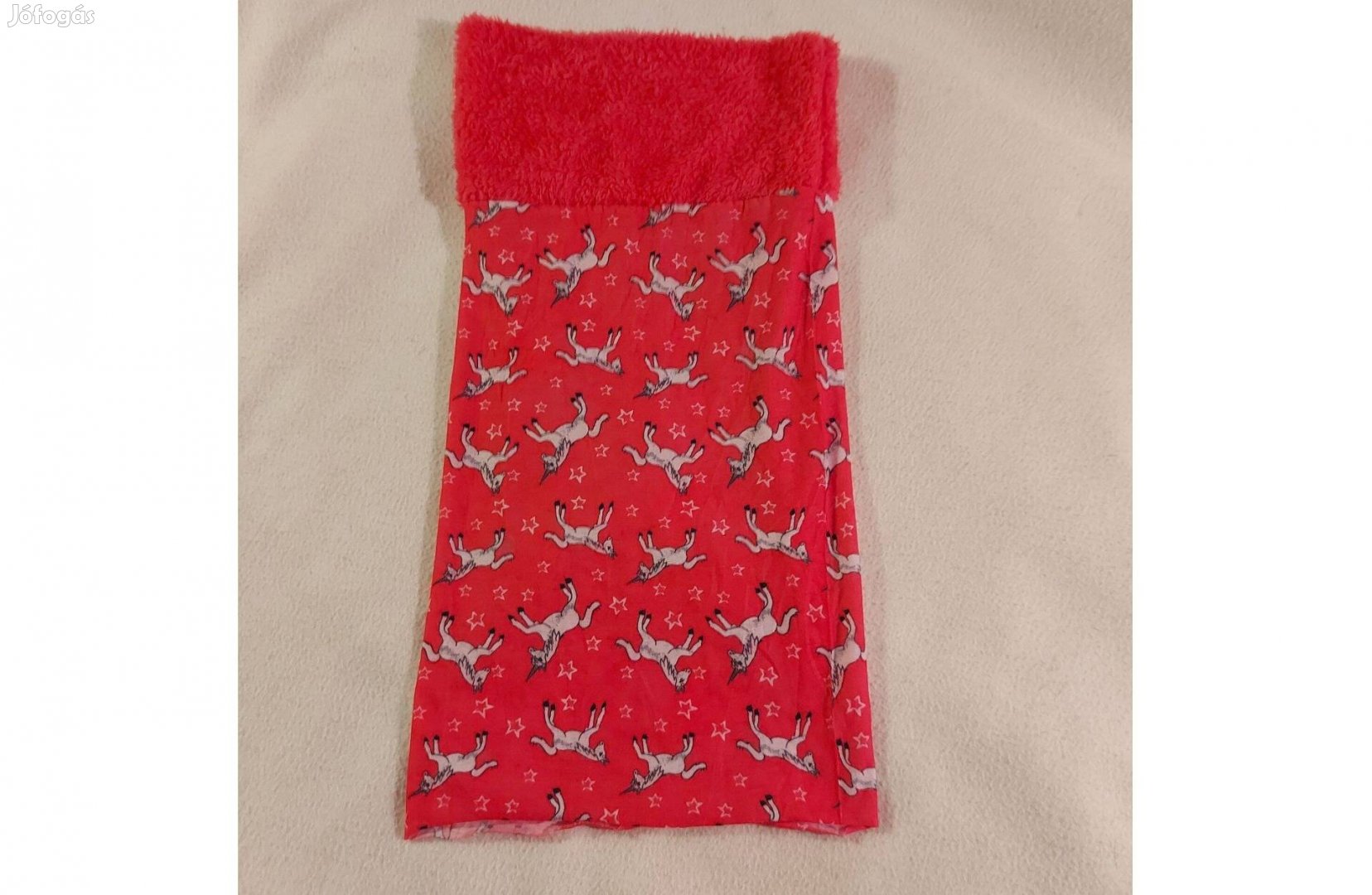 Pink színű poliészter anyagú, alján műszőrme csősál,