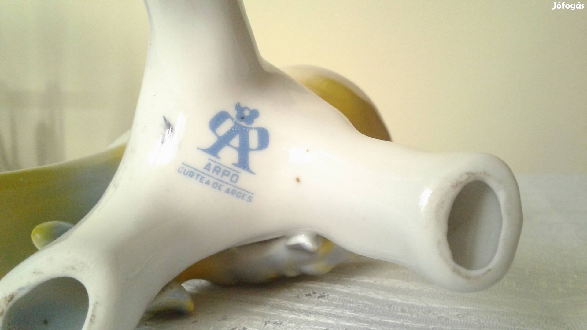 Pinty porcelán szobor